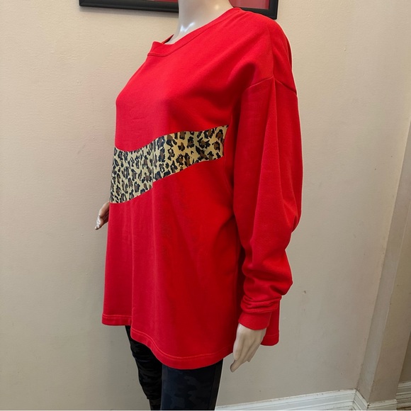 Nike Oversized Red Sweatshirt with Unique Logo - Picture 7 of 10